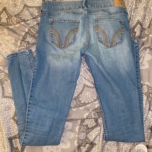 Hollister Super Skinny ripped jeans